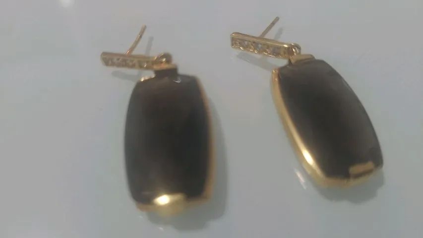 brinco banhado a ouro com pedra ônix e brilhantes - Foto 4