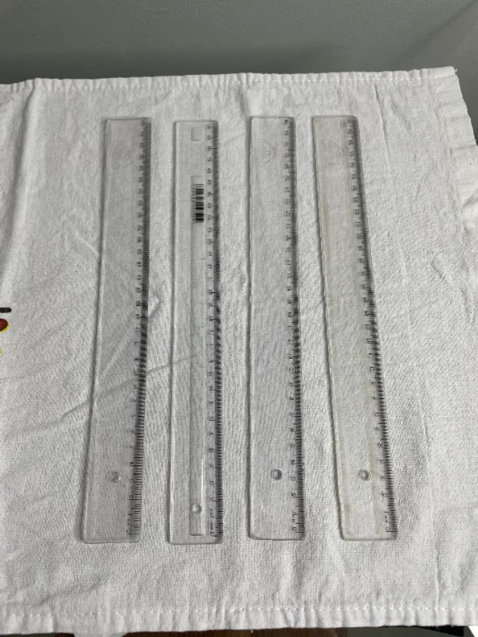 RÉGUA 30 CM - USO ESCOLAR E ESCRITÓRIO