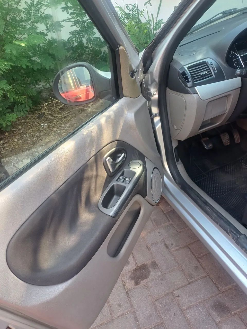 Renault Symbol Expression Hi-flex 1.6 16V 4P 2012 - Foto 4