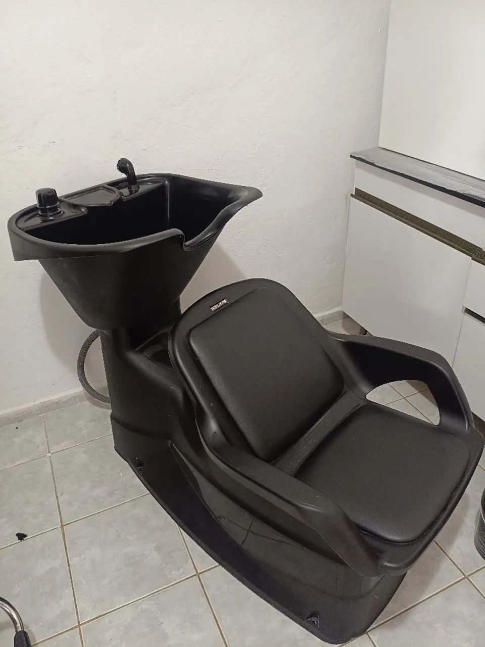 Cadeira hidráulica e lavatório da marca DOMPEL  - Foto 4