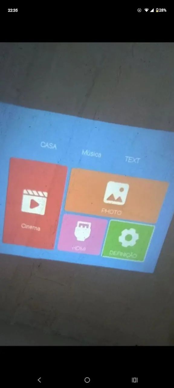 Mini projector a10 com caixa e controle semi novo!  - Foto 4