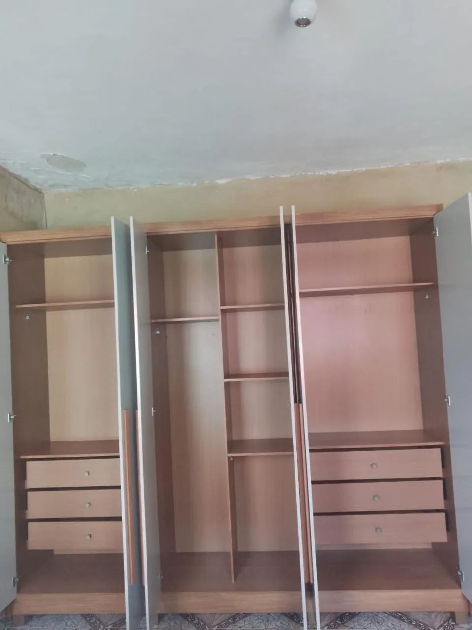 Vende-se Guarda-Roupa com 6 portas  - Foto 2