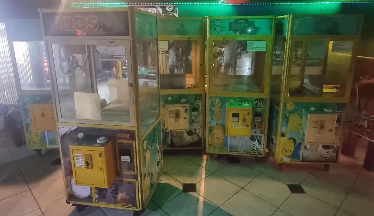 Maquina de pelucia - Funcionando perfeitamente - Foto 2