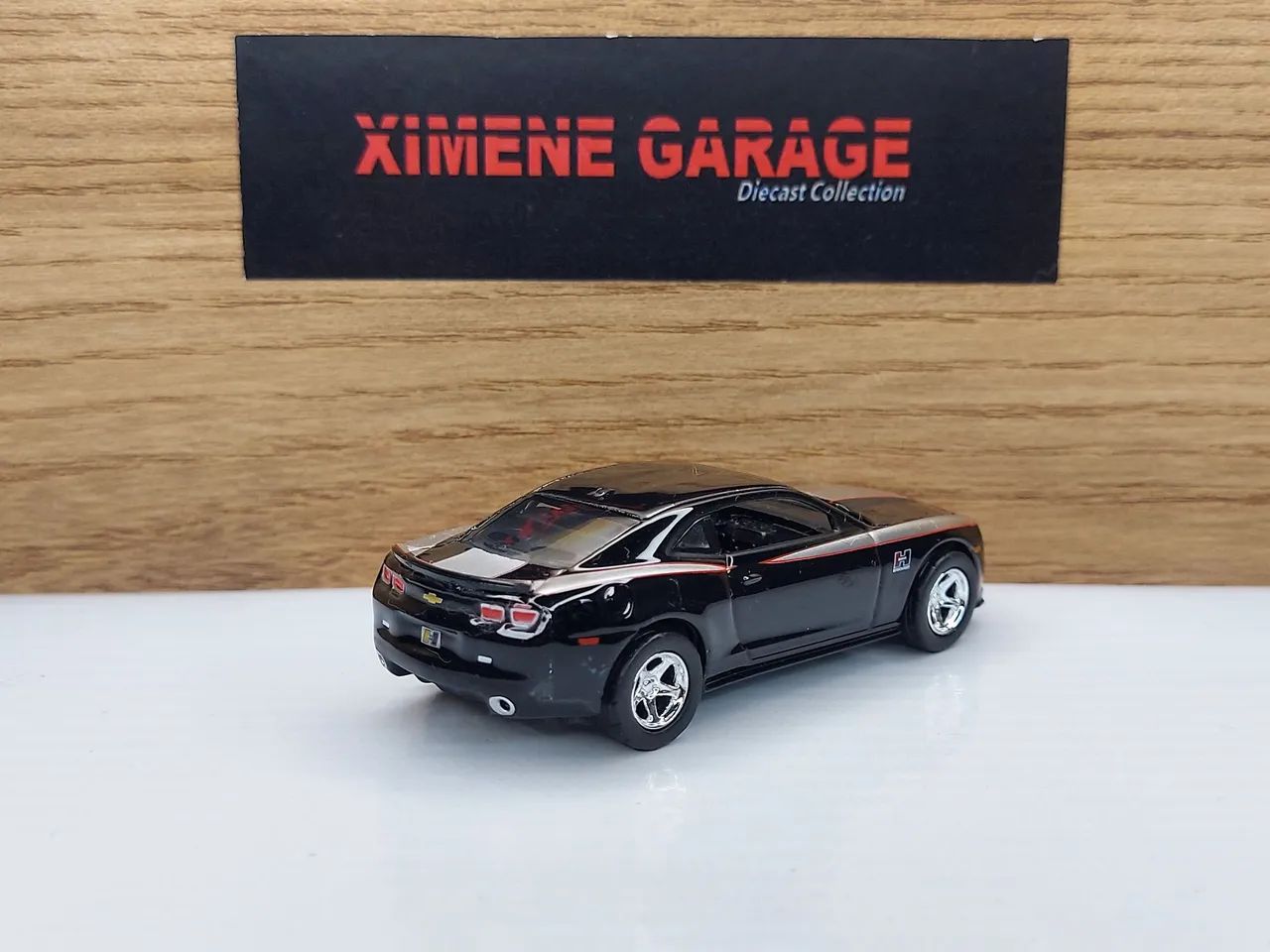 Miniatura Camaro Autoworld 1:64 - Foto 2