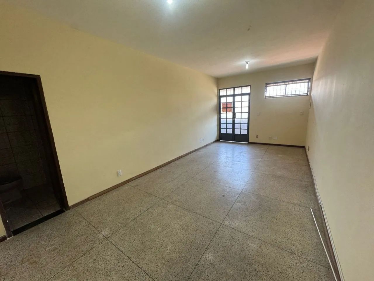 Sala para Alugar | 12m² | Banheiro Próprio | Energia Individual