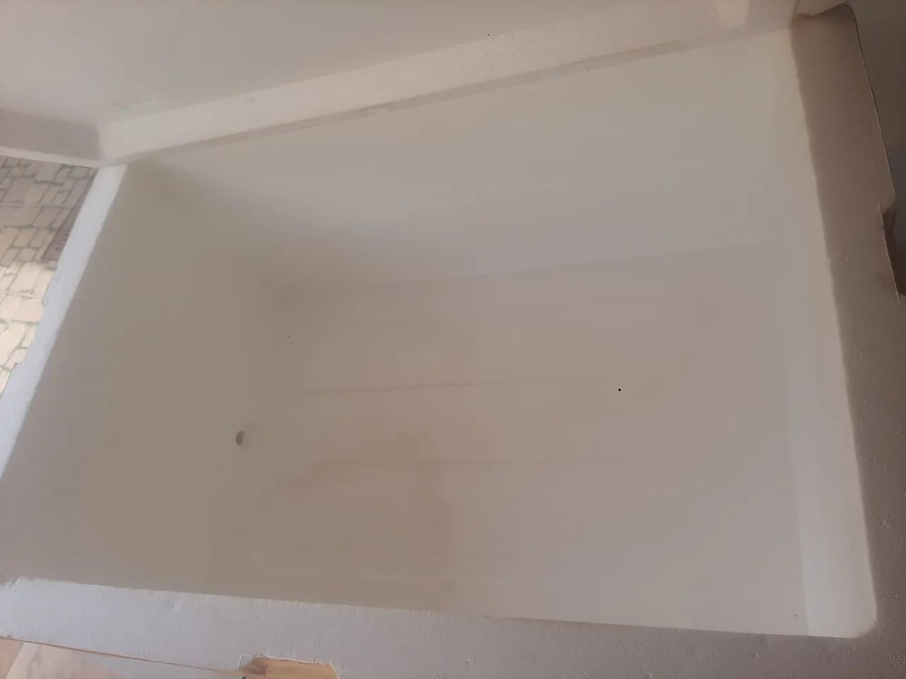 Caixa de isopor com dreno de 100 litros com fita adesiva protetora - Foto 3