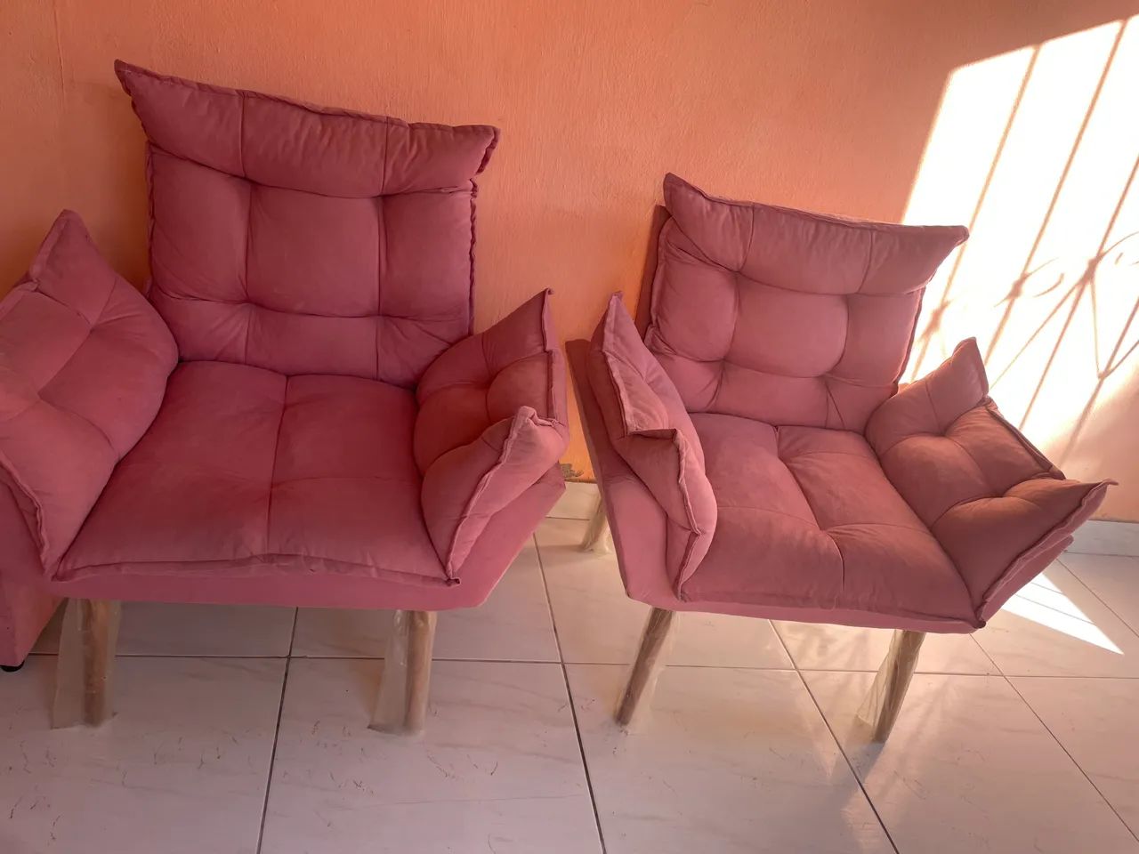Poltronas lindas as duas por 350,00 - Foto 4