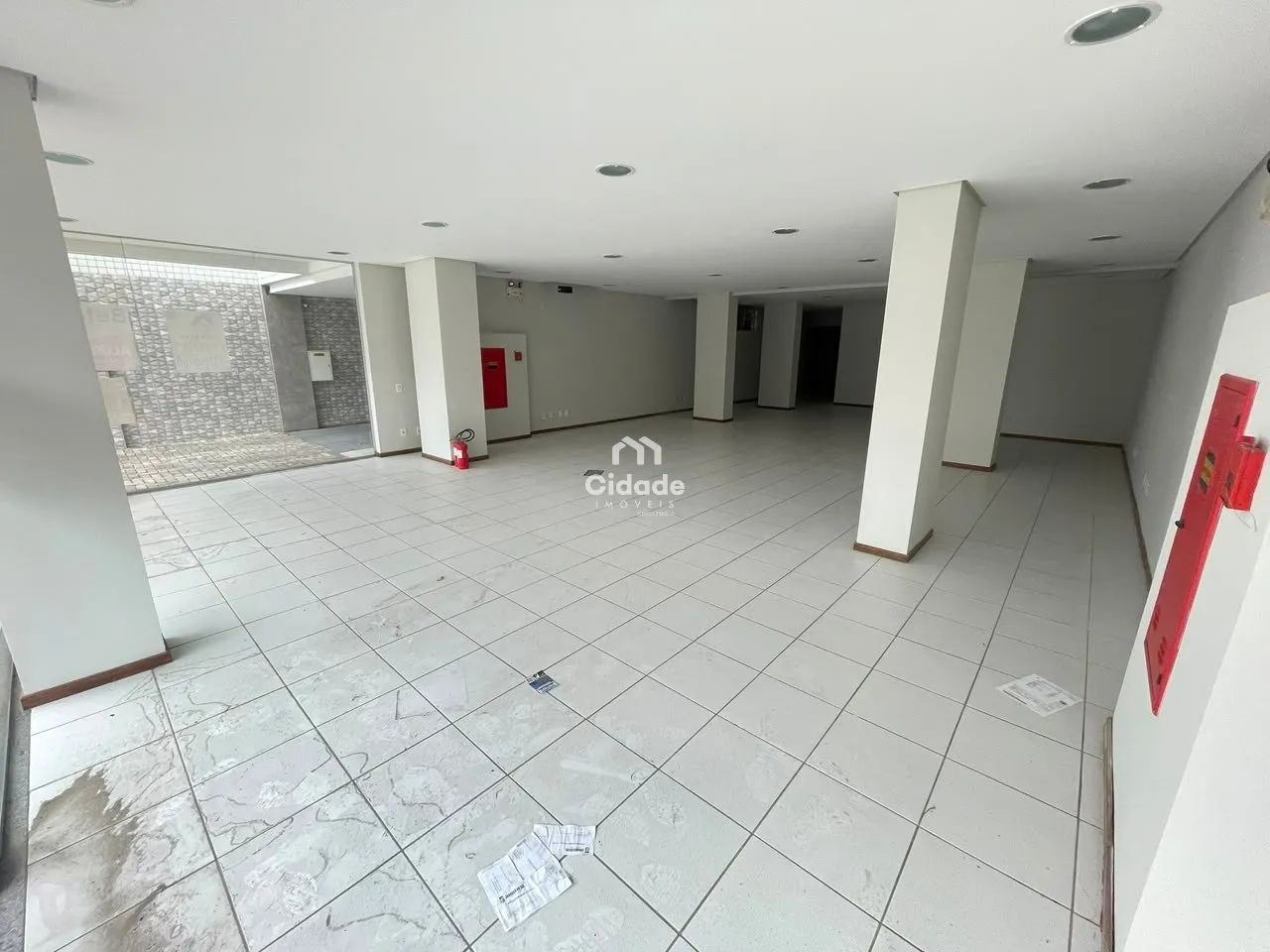 Sala comercial para locação no Centro - Excelente visibilidade e possibilidade de divisão - Foto 3