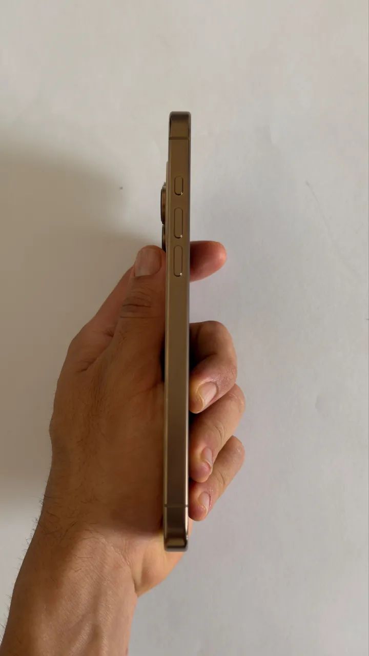 Iphone 16 pro max Gold Bateria 85% - Foto 2