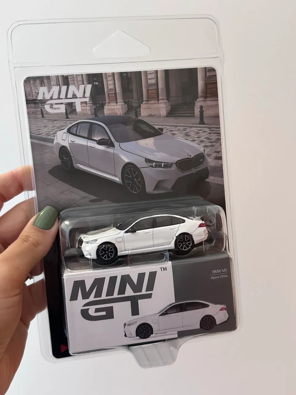 BMW M5 Alpine White