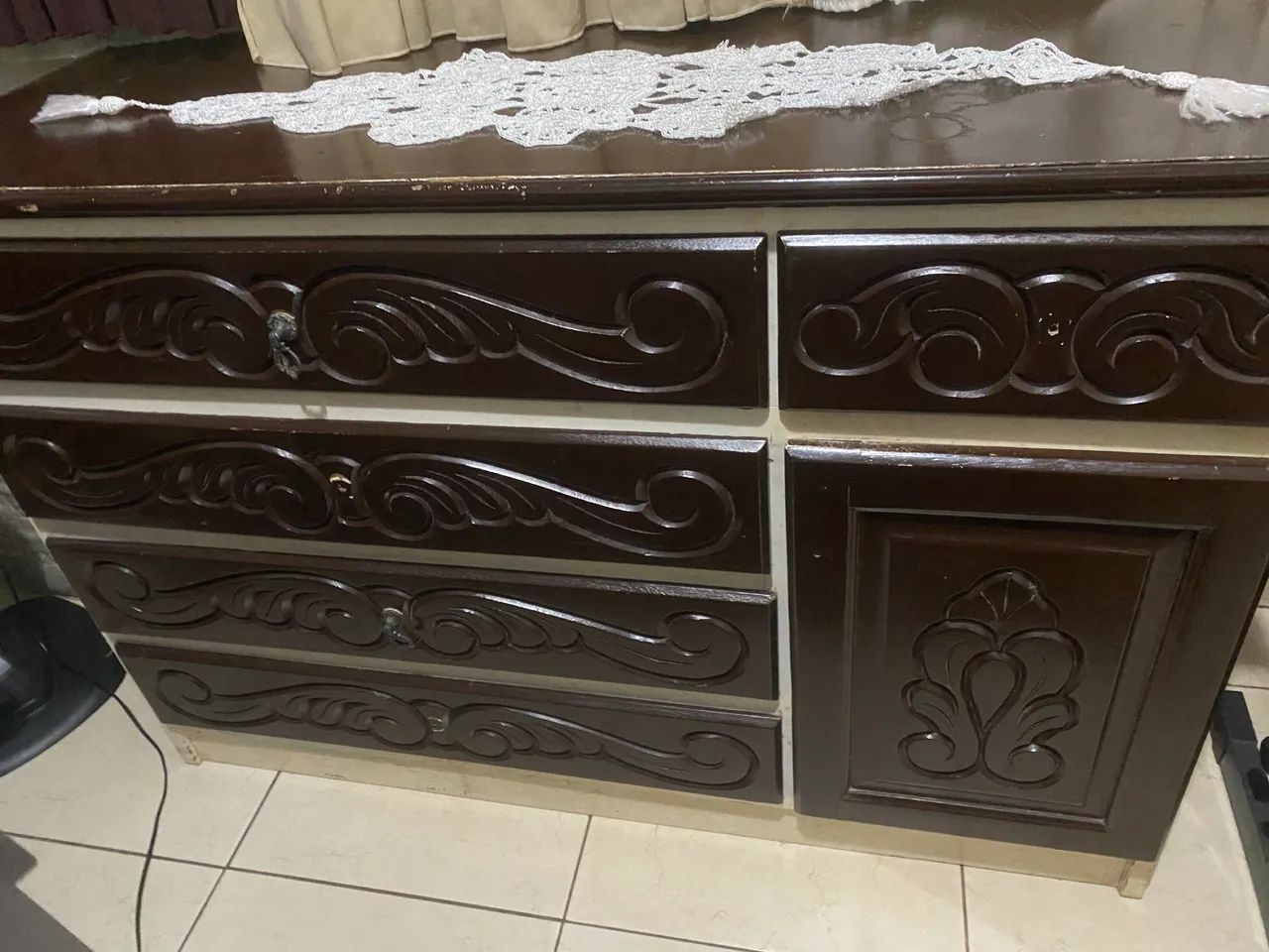 Vendo Cômoda em Madeira Maciça