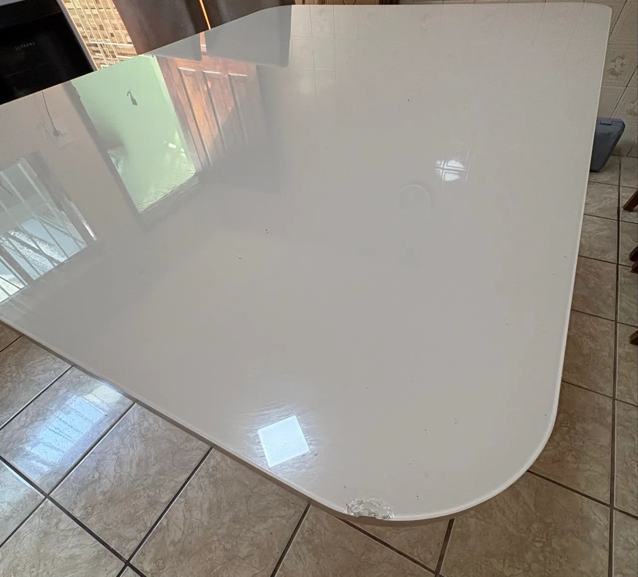 Mesa de Jantar com Tampo de Vidro Branco e Base de Madeira - Foto 2