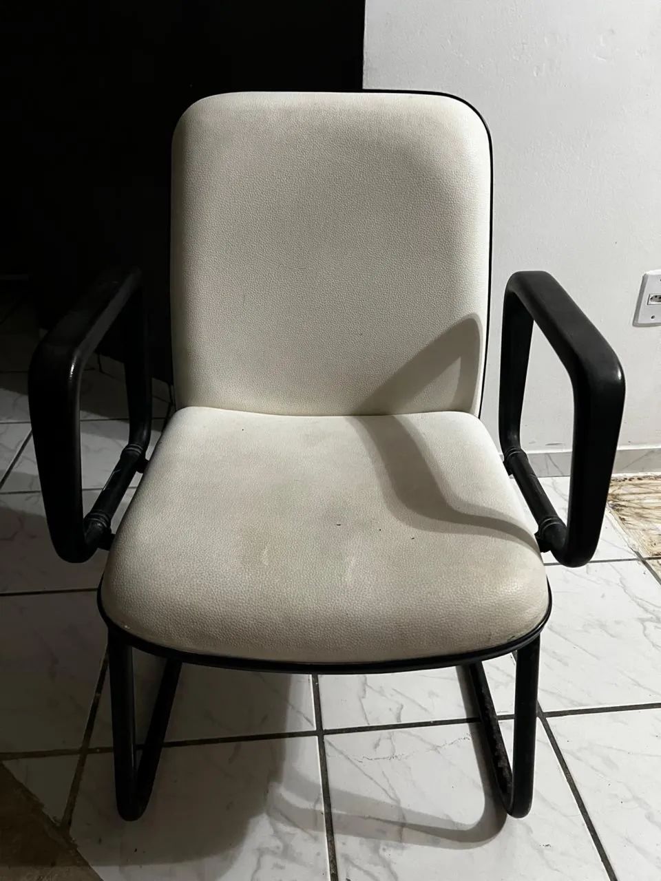 Cadeira mão e pés fixos  - Foto 2