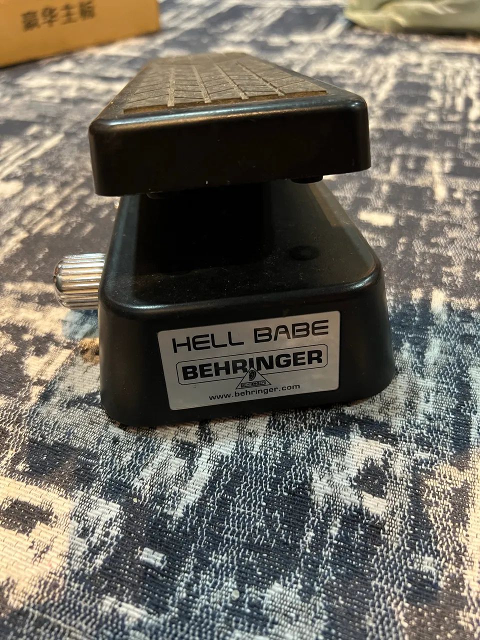 Wahwah Hell Baby Behringer