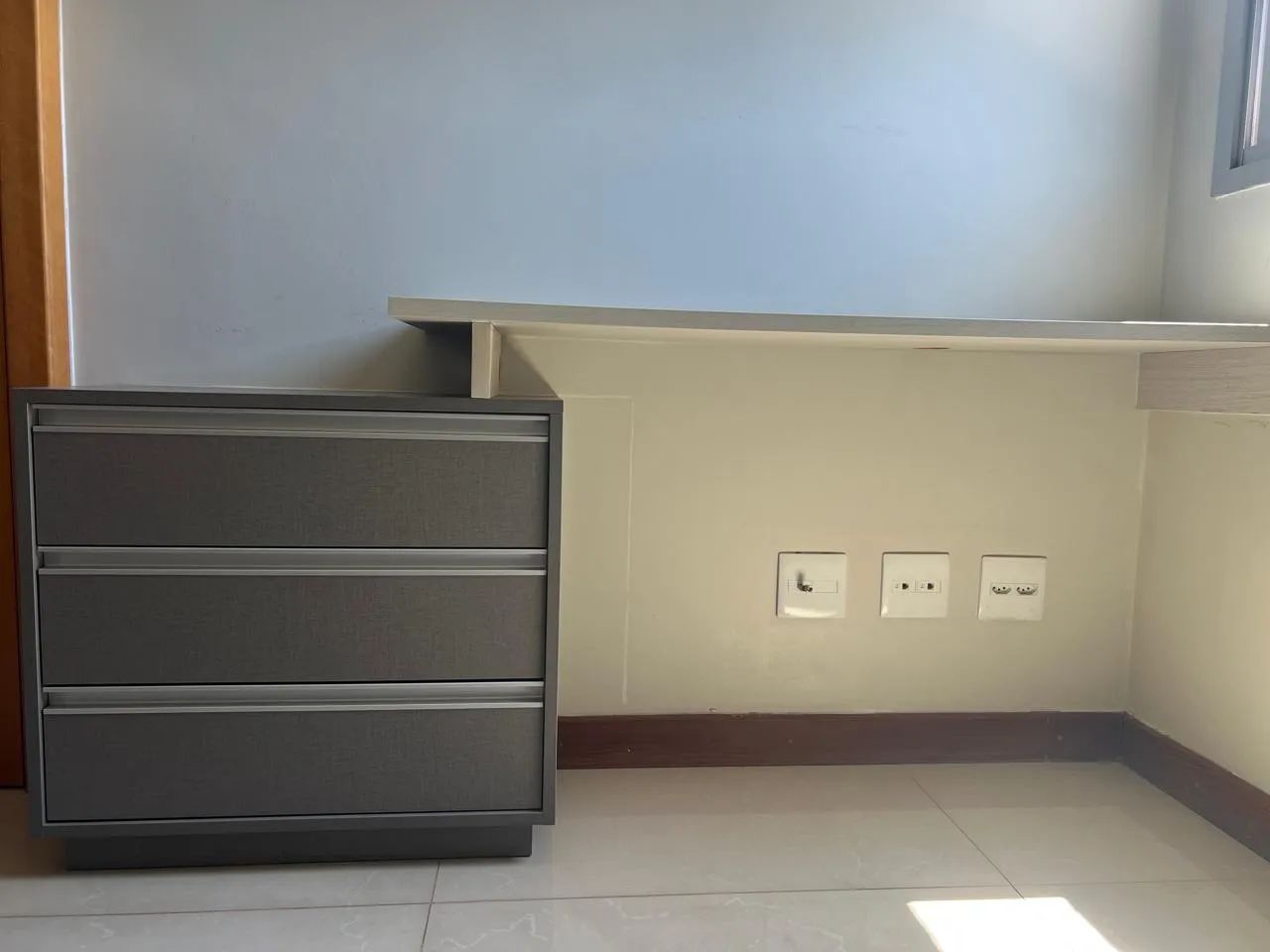Escrivaninha Planejada com Gaveteiro - Design Moderno e Sofisticado - Foto 5