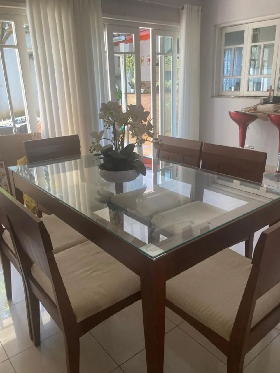 Mesa com 6 cadeiras madeira maciça  - Foto 3