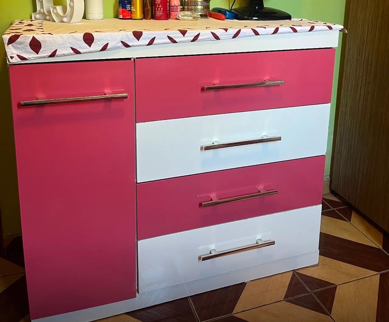 Cômoda de 4 gavetas