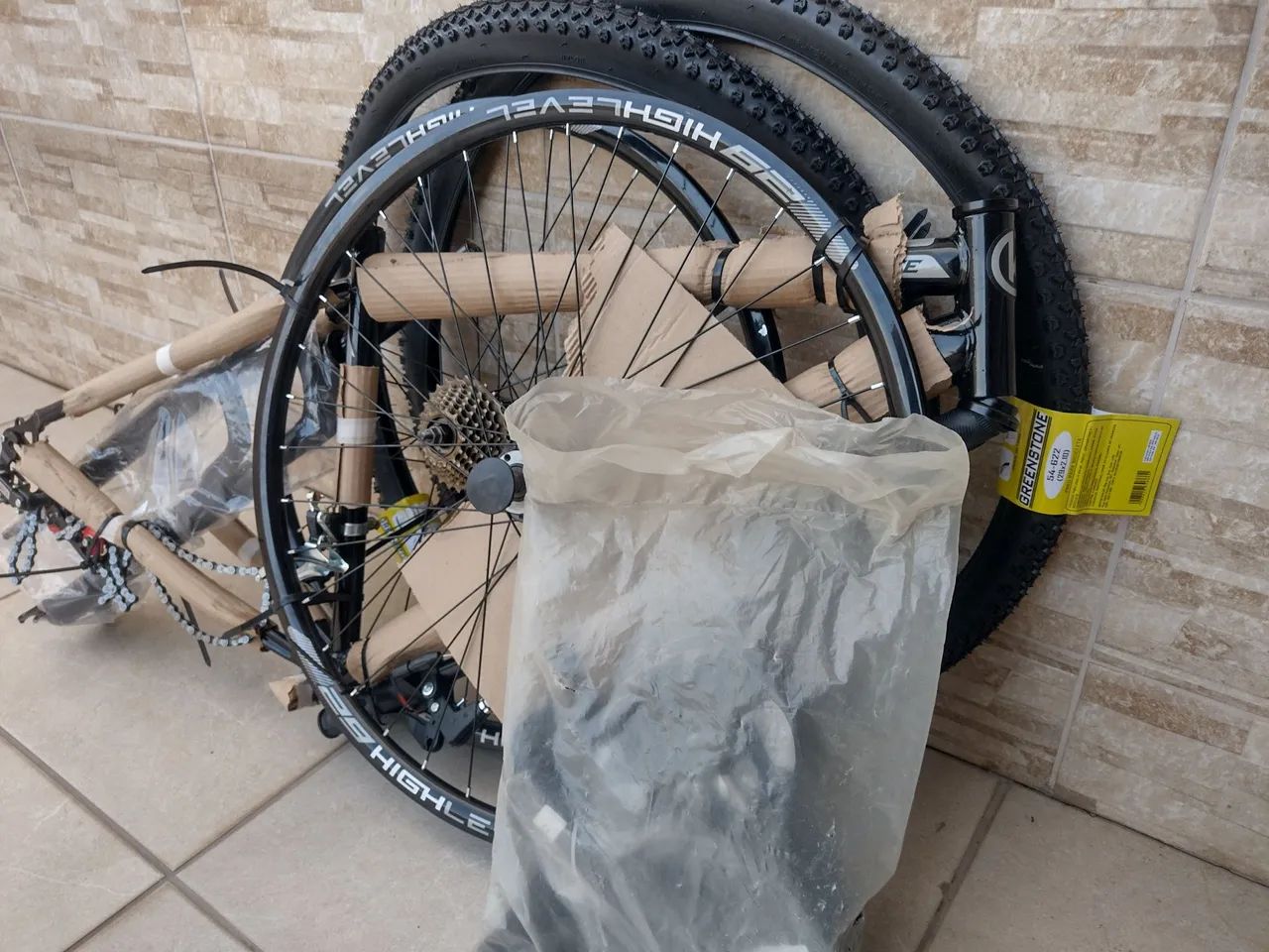 Bicicleta KGT  Aro 29 Freios a Disco Cor Preta e Cinza  - Foto 3