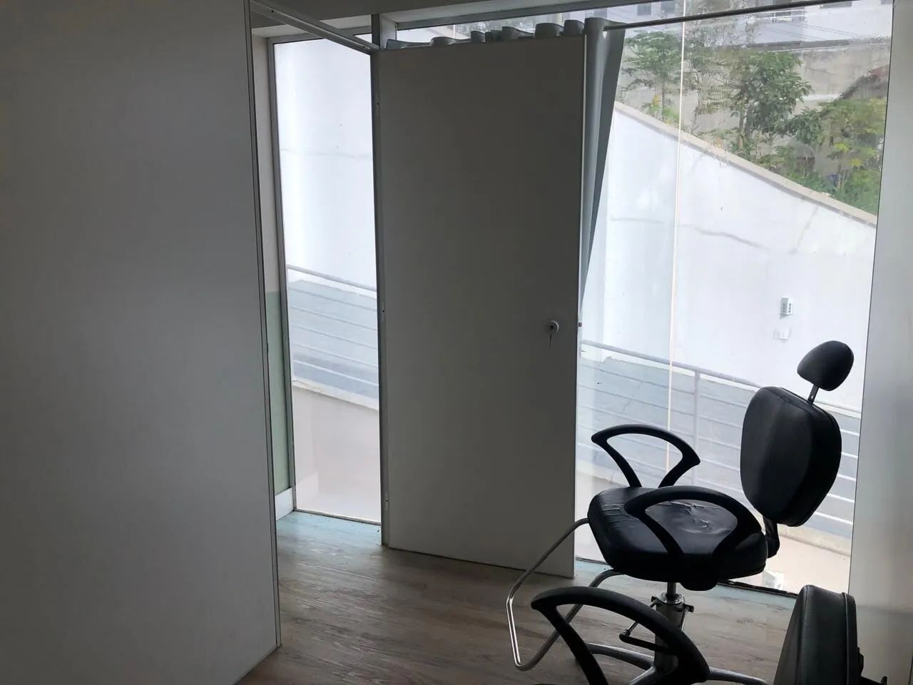Loja á Venda com Mezanino a Poucos Minutos da UFSC - Foto 3