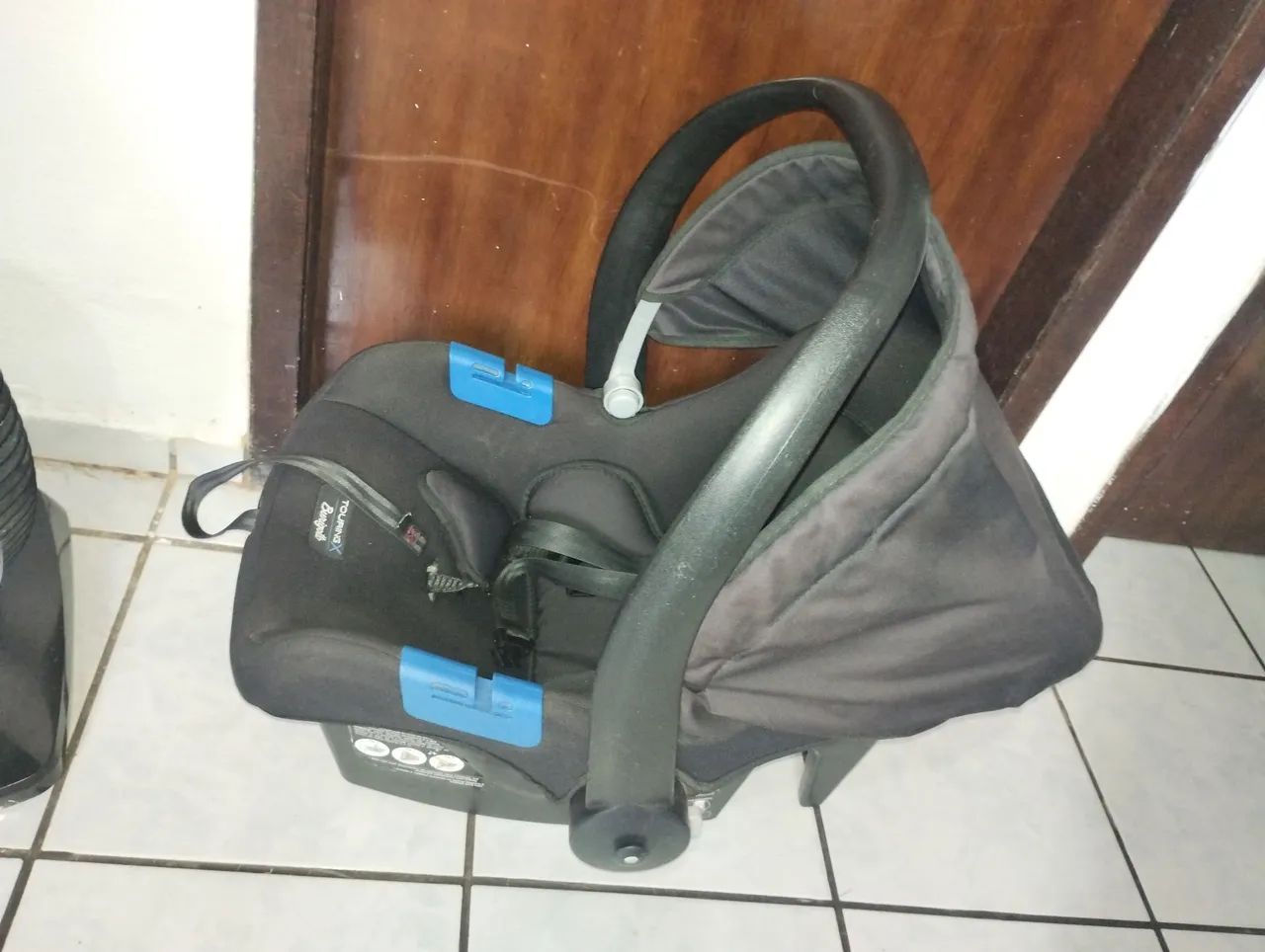 Carrinho de bebê com bebê conforto  - Foto 2
