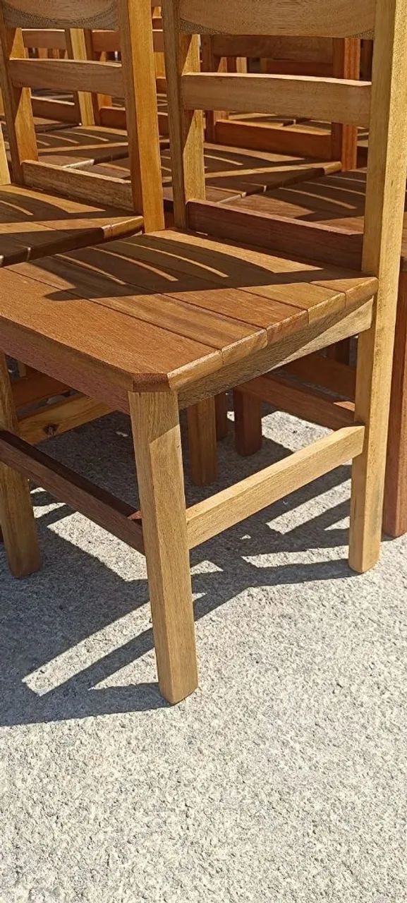 Cadeiras de madeira maciça ANATOMICAS $ 240,00 cada-Novas. Com 1 demão de verniz. - Foto 3