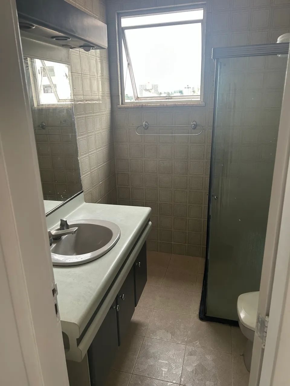 Alugo apto na Rua Silva Jardim - Foto 3