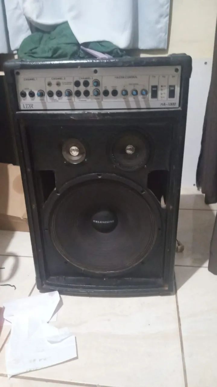 Vendo uma caixa de som amplificada multiuso 15 polegadas leia o anúncio antes. - Foto 3