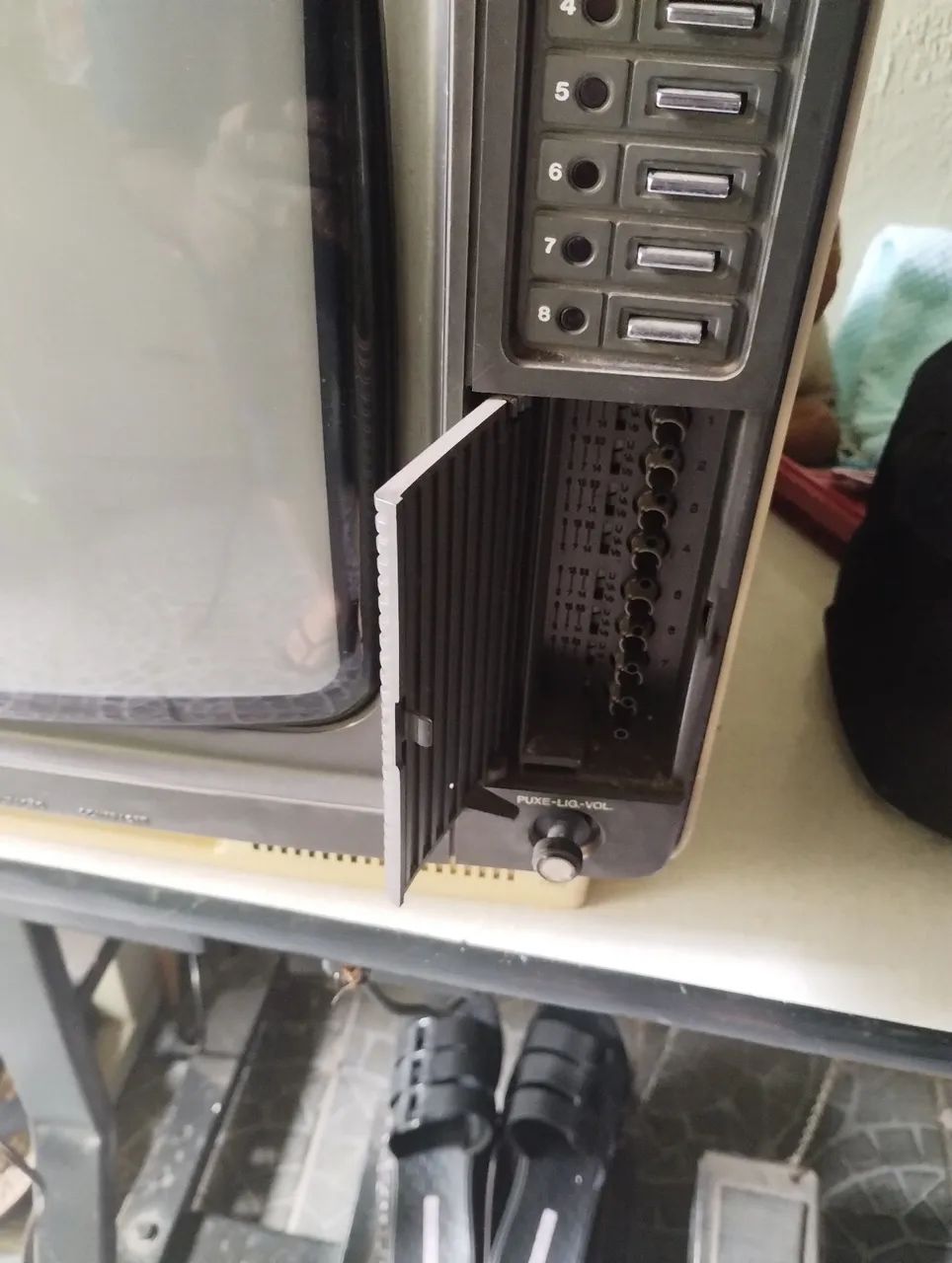 Tv retro Sharp linytron 14 polegadas  - Foto 3