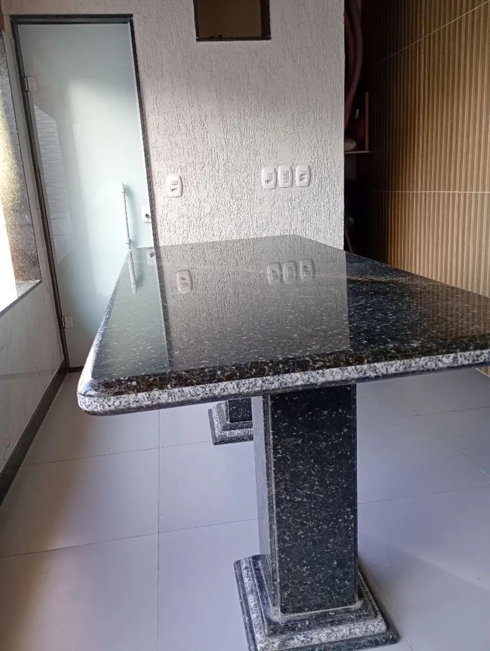 PIÚMA VENDO MESA DE GRANITO 