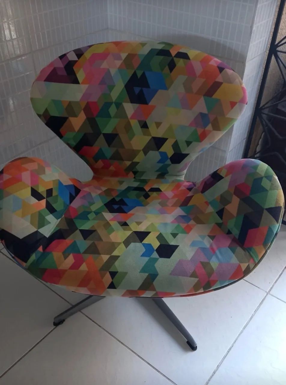 Poltrona Giratória Decorativa Colorida - Design Moderno