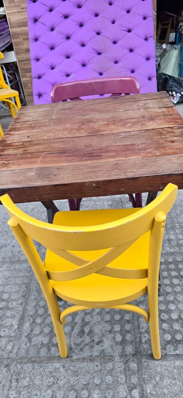 Mesa com cadeira468263139133378561
