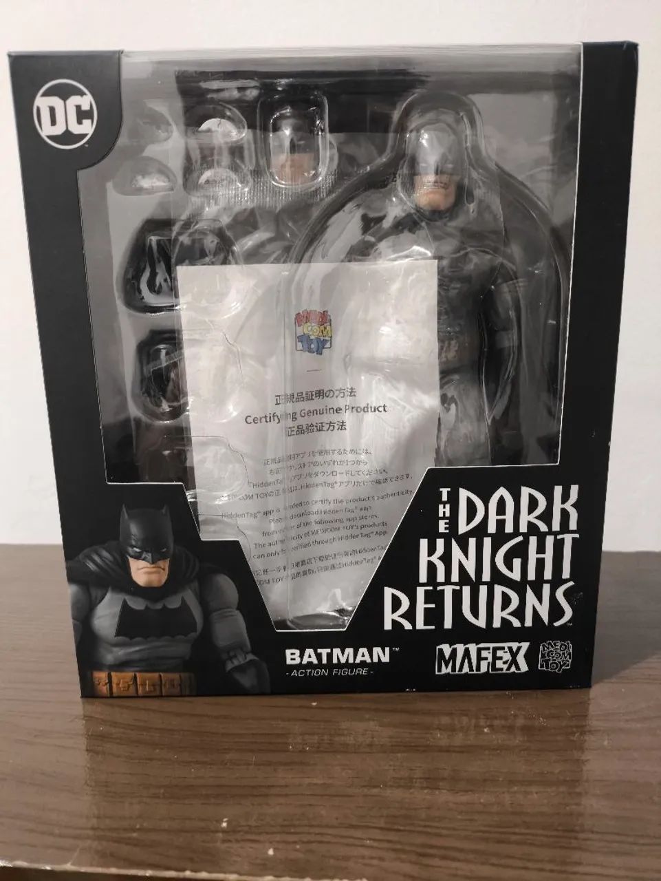 MAFEX Batman The Dark Knight Returns - Preto + Head Extra