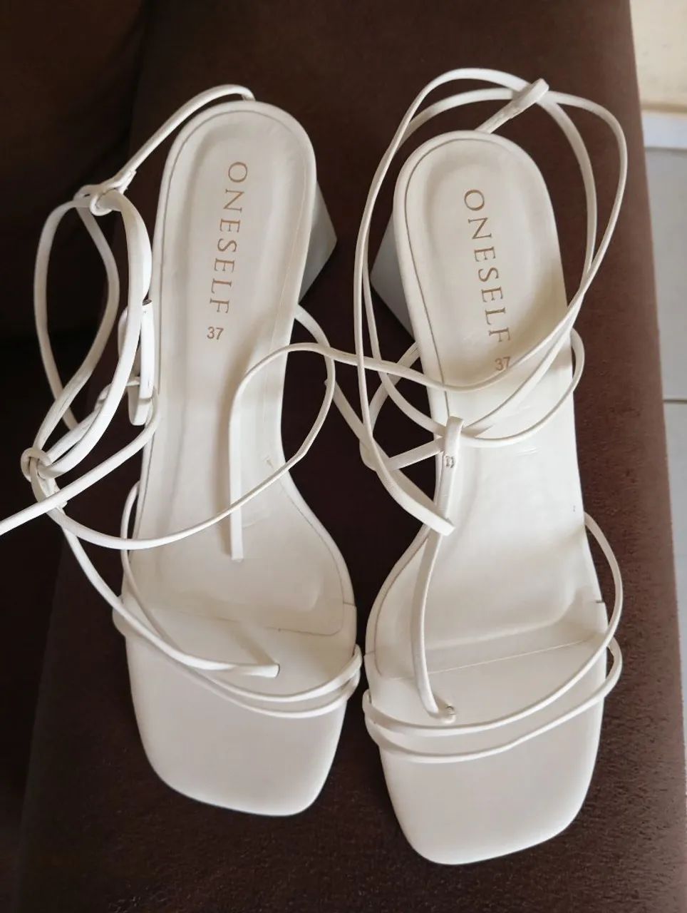 BAZAR sandália semi nova com apenas um uso  - Foto 3