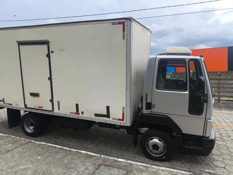 FORD CARGO 815E 4X2 2P 2005 - Foto 2