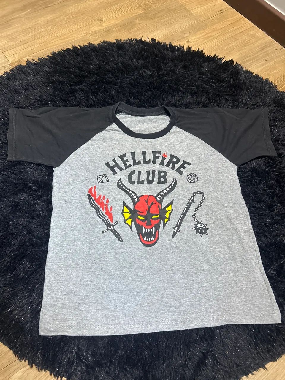 CAMISA USADA CINZA HELL FIRE INFANTIL ( stranger things )