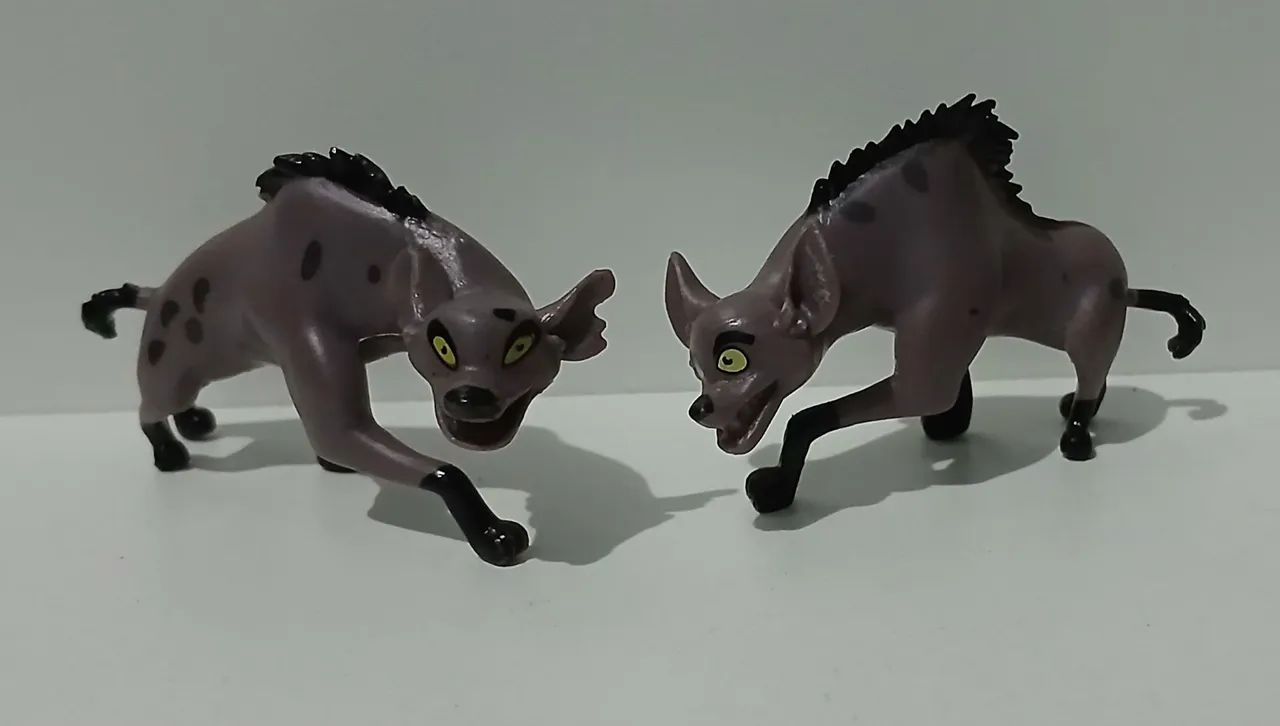 LOTE DUPLA BONECOS MINIATURAS REI LEÃO HIENAS ED E BANZAI