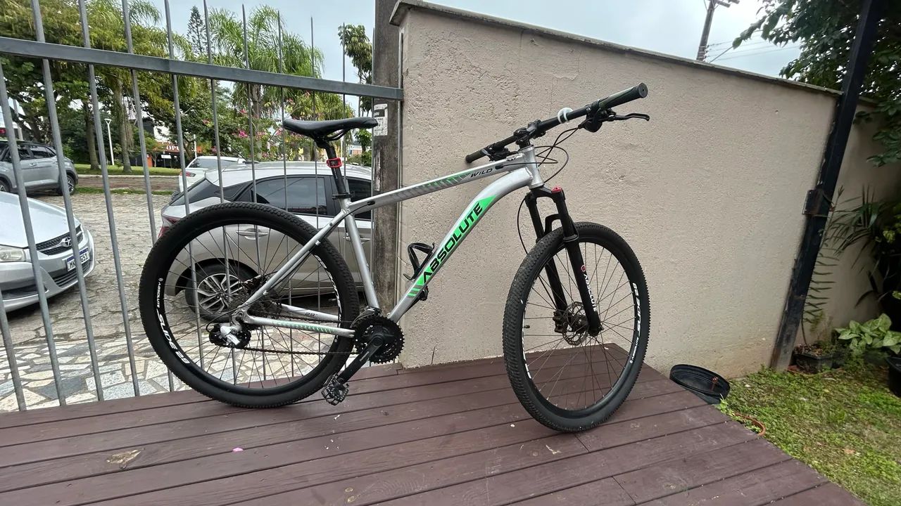 bicicleta Absolute Wild 29 com quadro de alumínio na cor prata 
