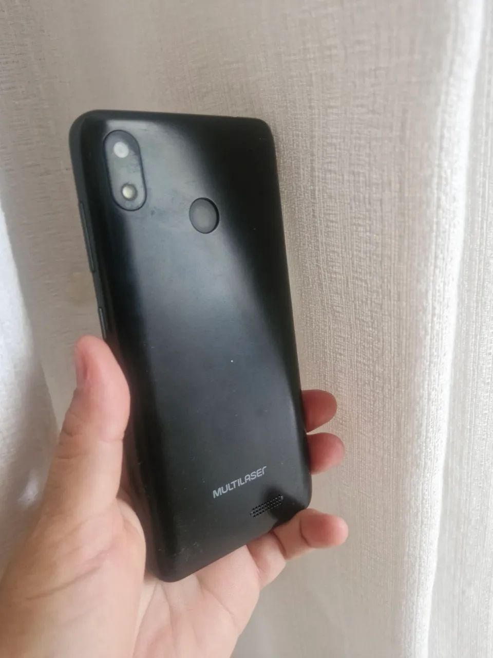 Celular semi novo.