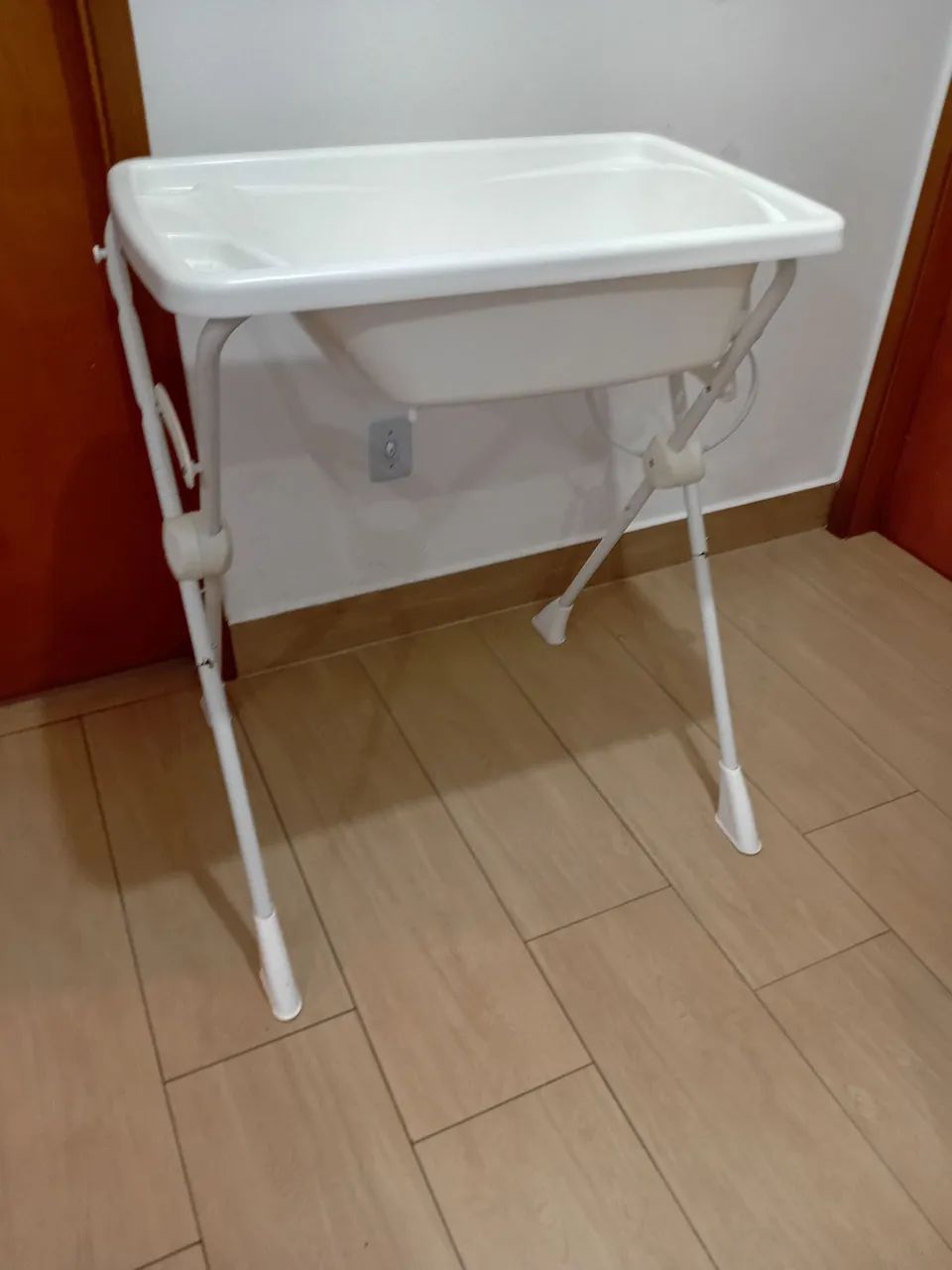 Banheira de bebê com suporte