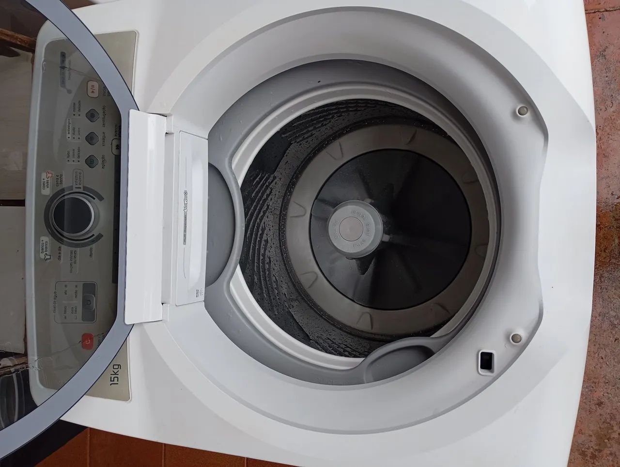 Maquina fais tudo Brastemp 15 kilos tem placas nova está em perfeito funcionamento  - Foto 3