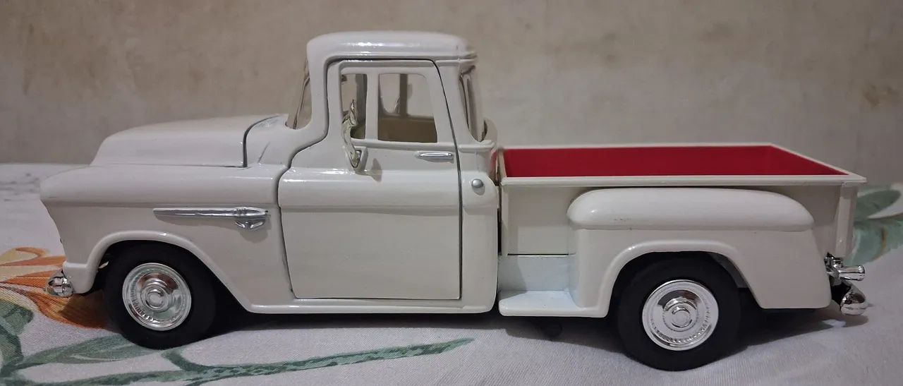 Miniatura 1/24 Chevy 5100 Stepside 1955 Motormax