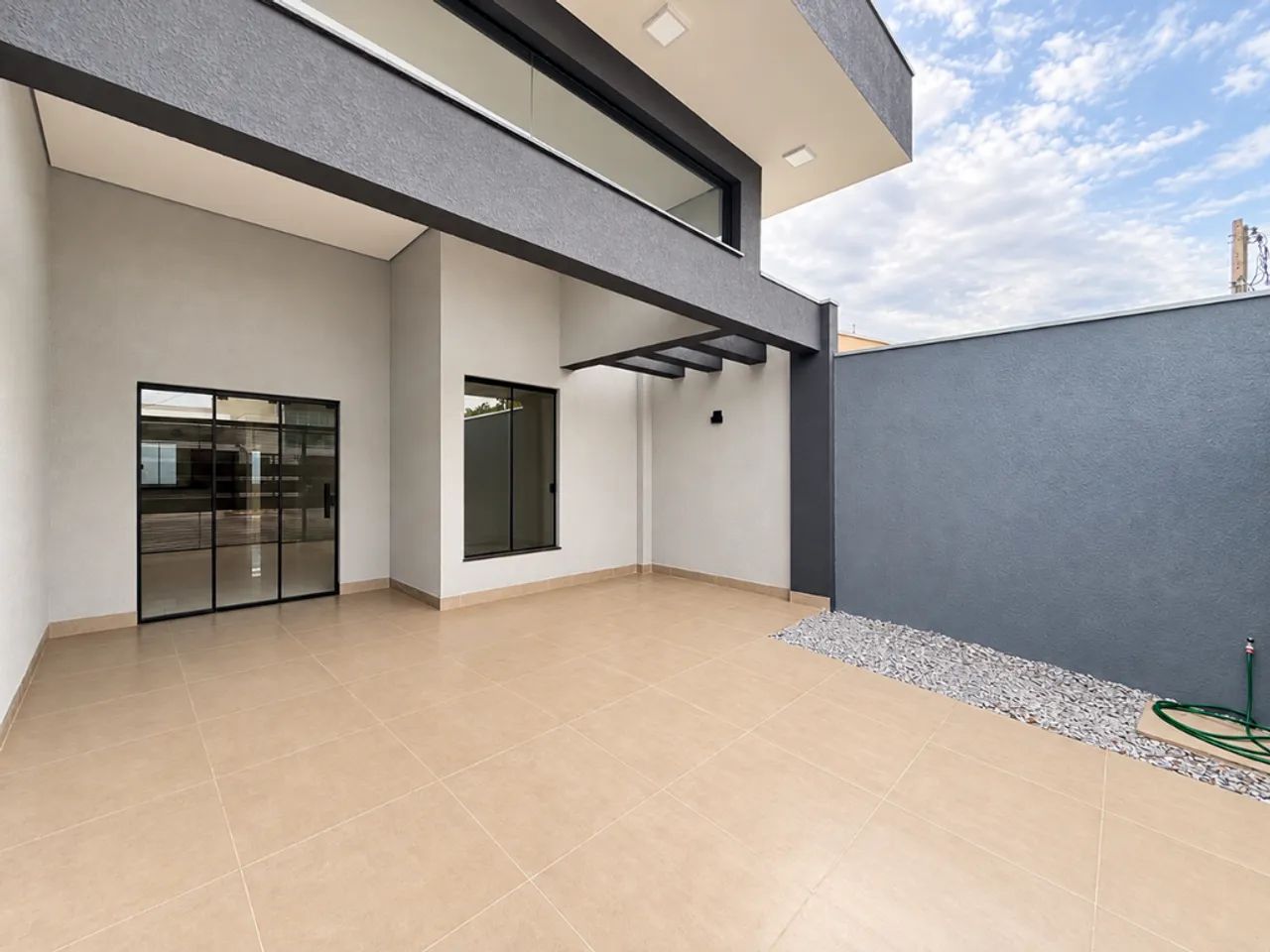 Casa à venda em Maringá, Jardim Monte Rei, com 3 quartos, com 104.94 m² - Foto 2