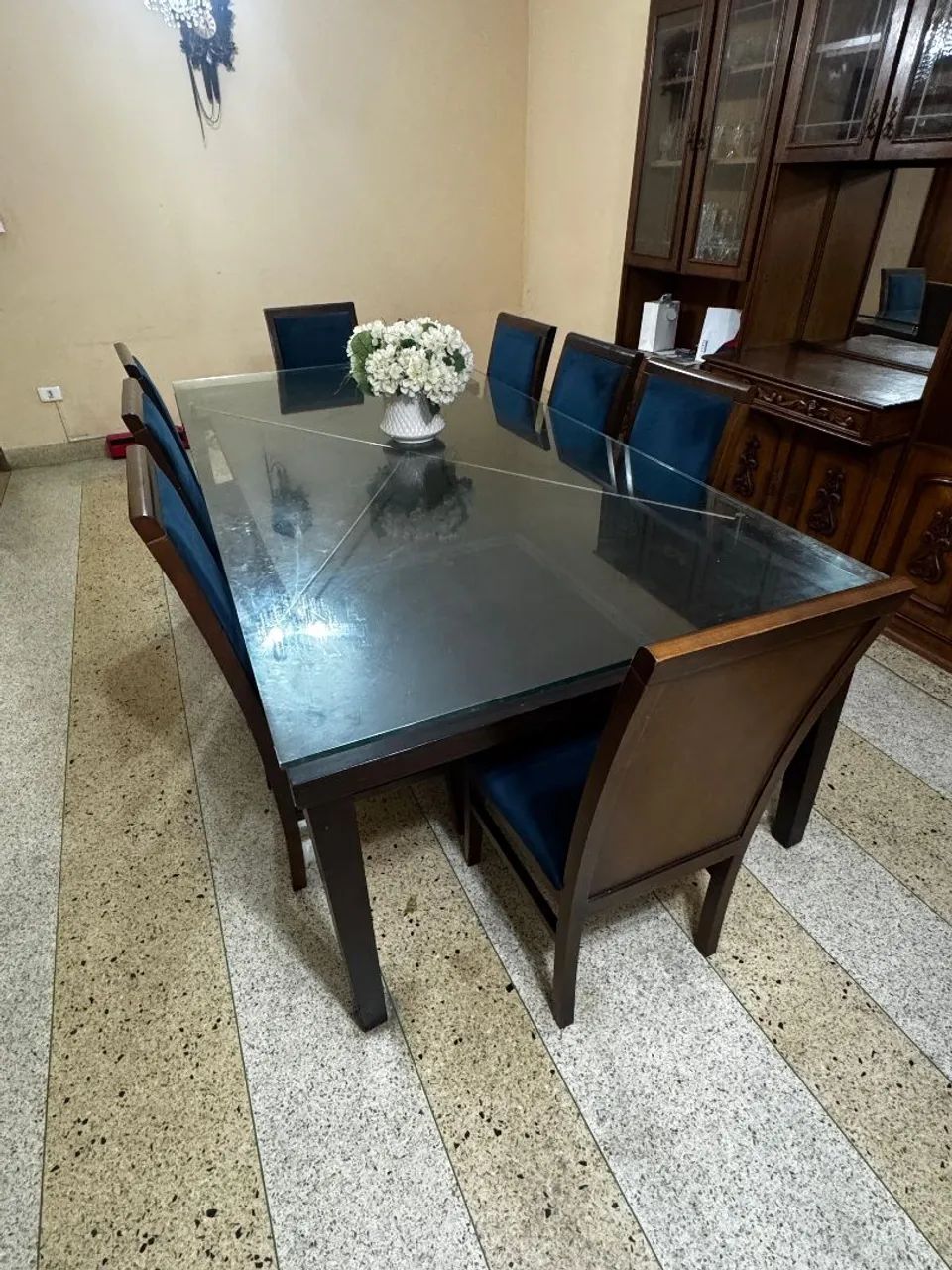 Mesa de Jantar + 8 cadeiras