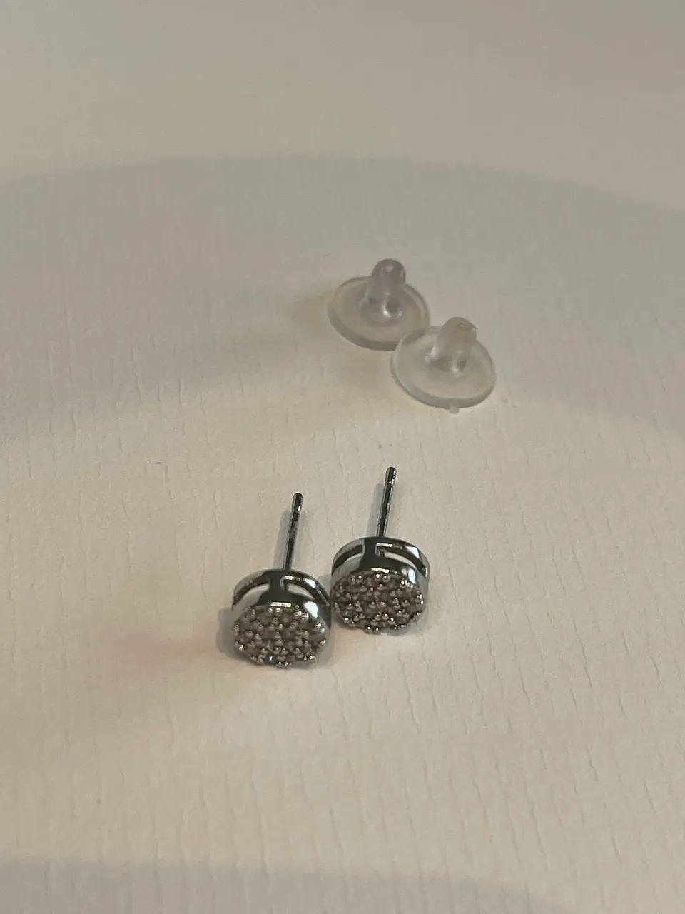 Brinco zirconia em ródio 0,7 cm - Foto 5