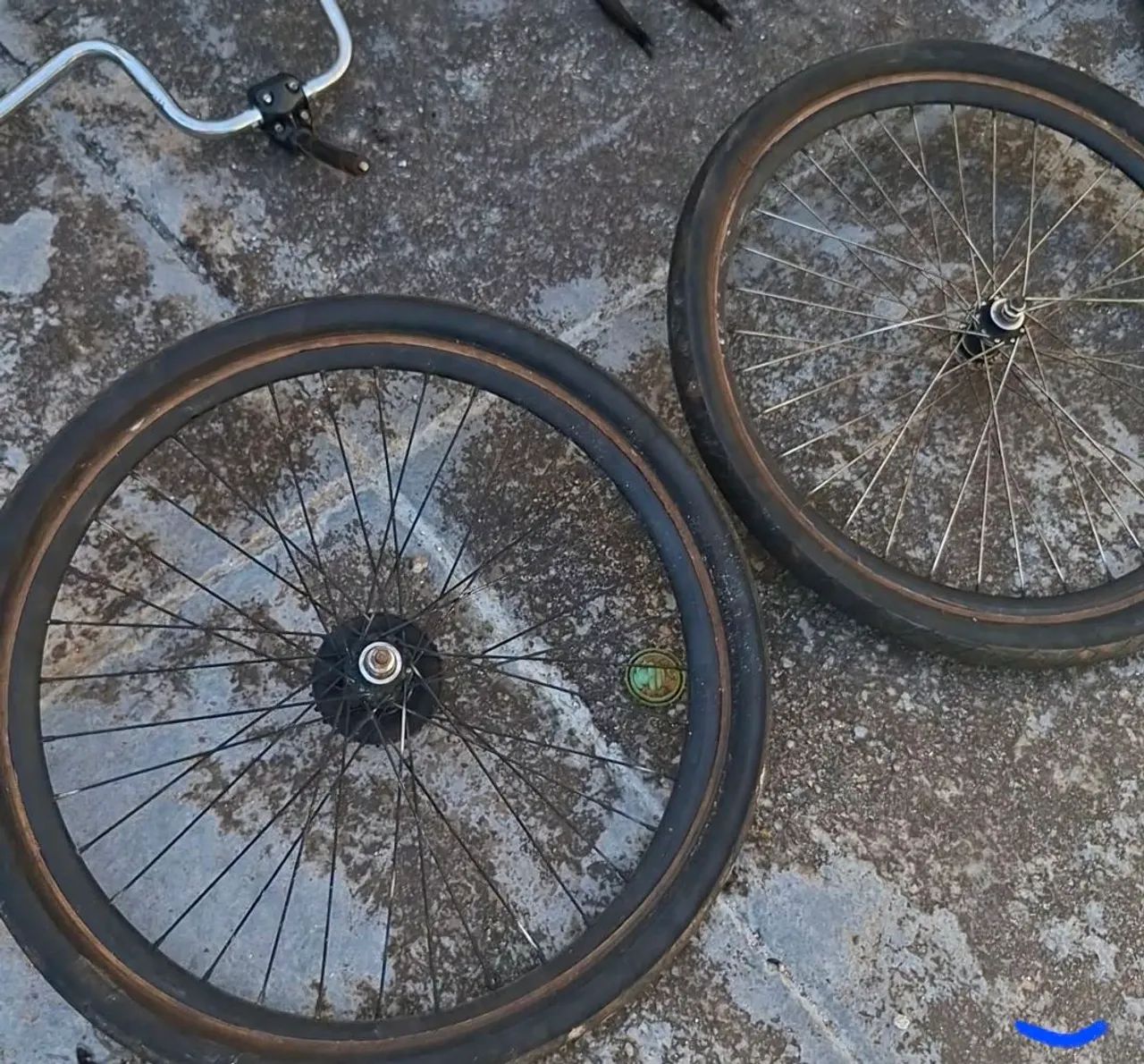 Par de pneu sem câmera de ar e aro 26