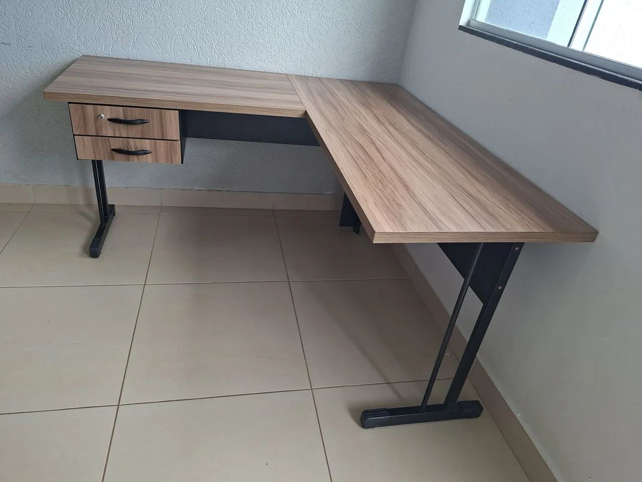 Mesa escritório 428513764165570561
