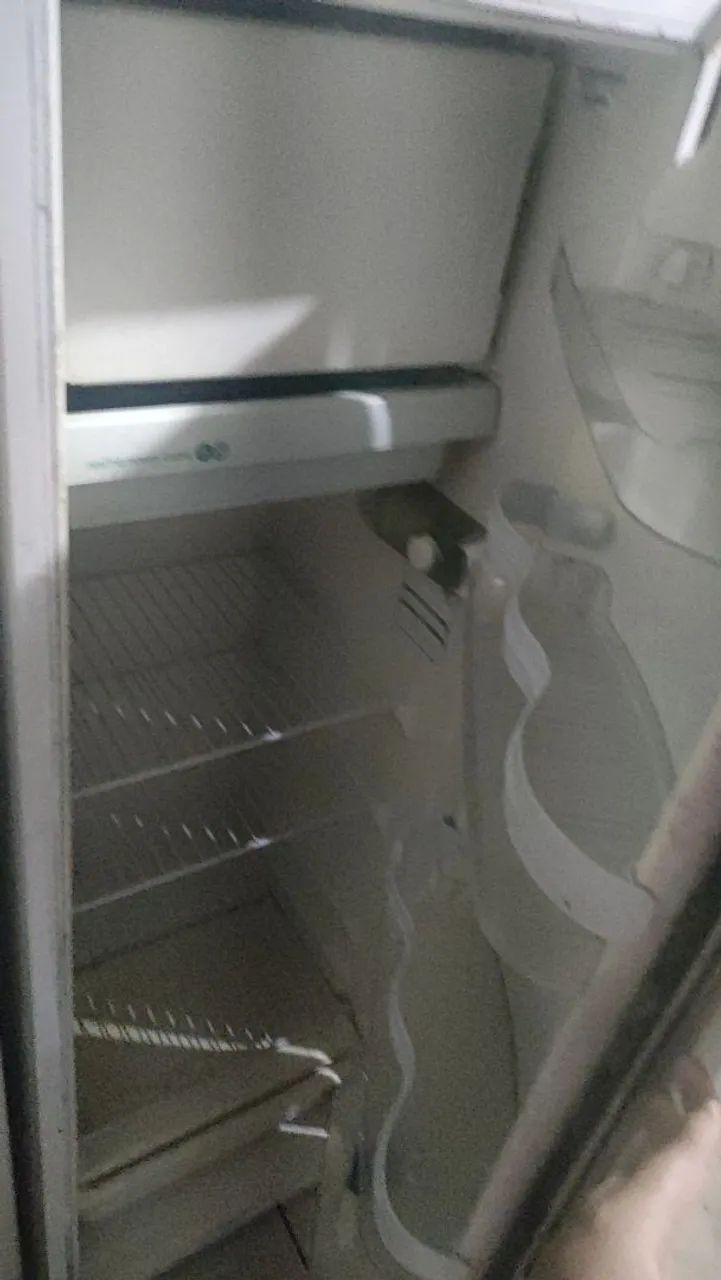 GELADEIRA e ARMÁRIO 