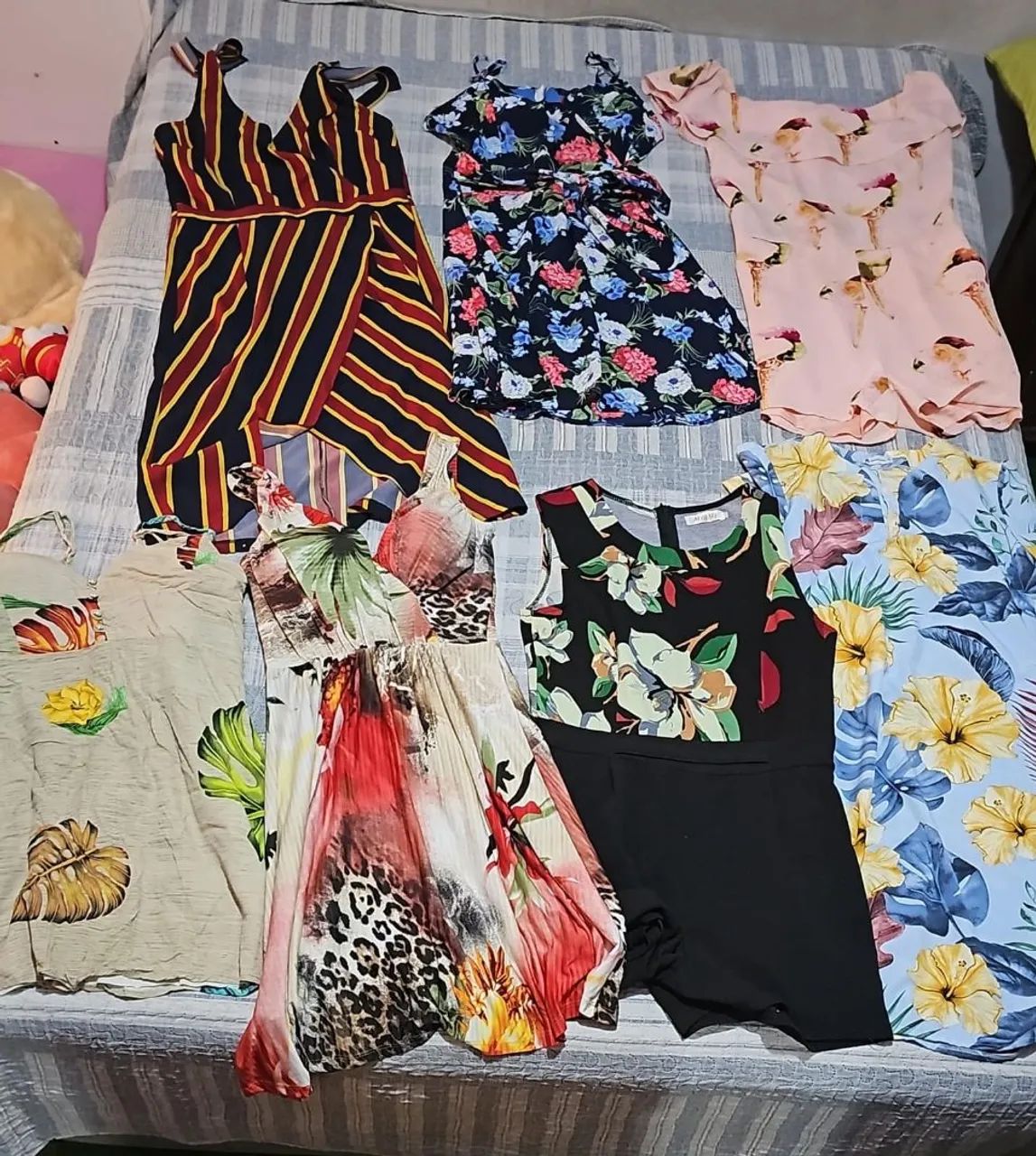 Vestidos ,  macaquinho e blusas - Foto 2