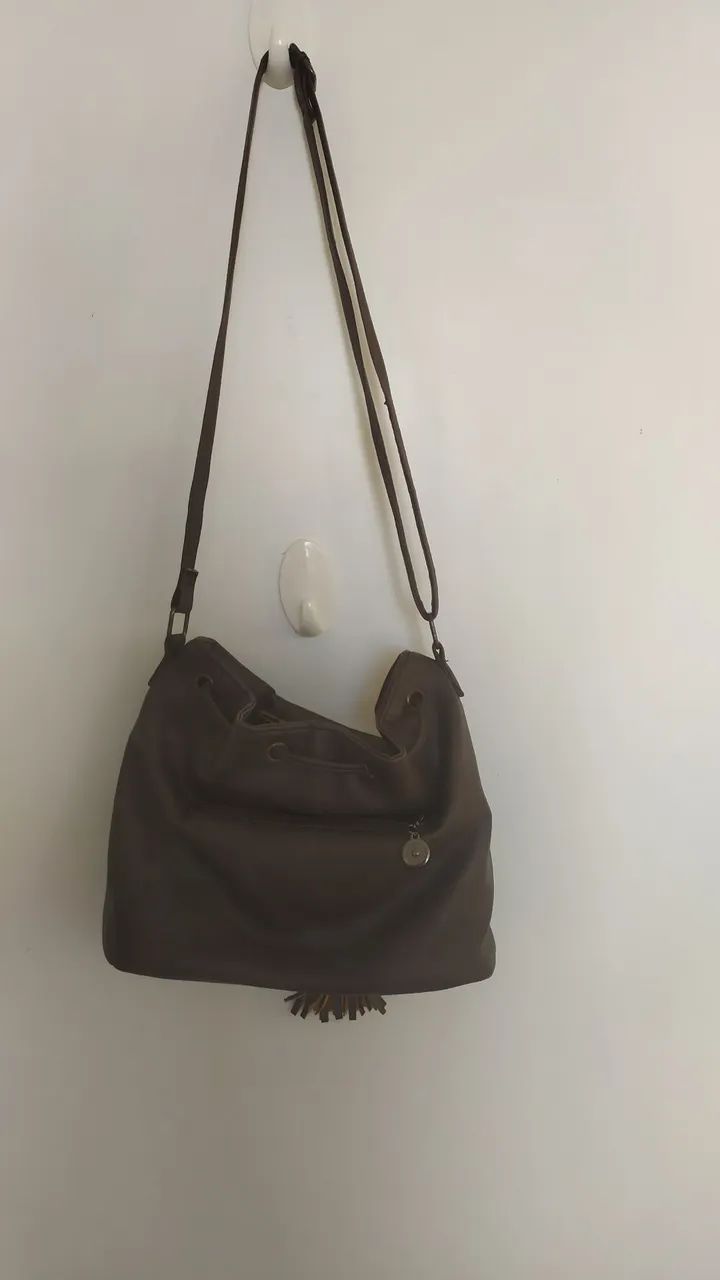 Bolsa estilo saco tiracolo marrom  - Foto 4