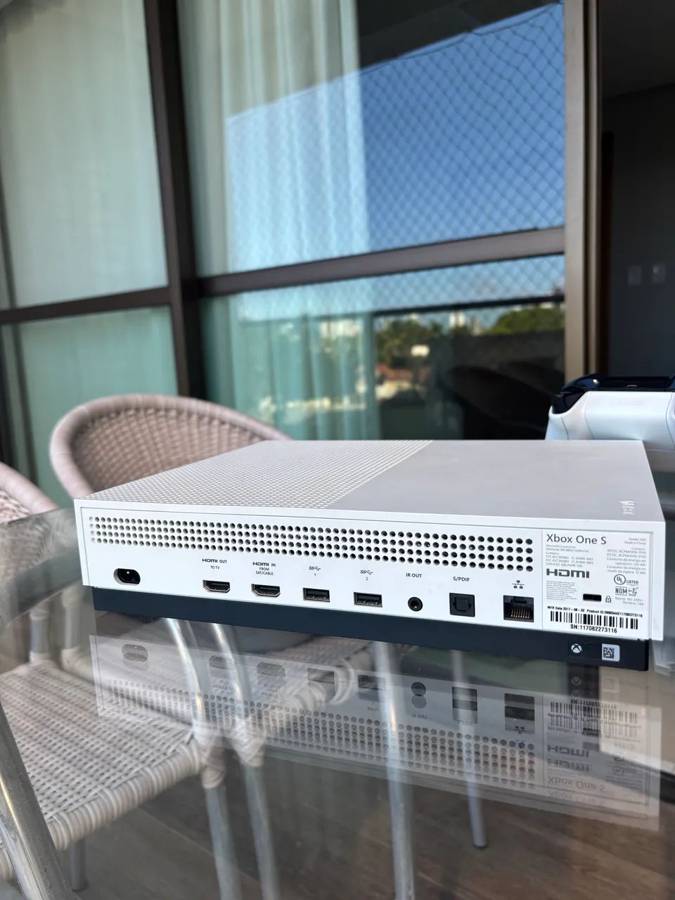 Xbox One S 1TB + 2 controles  - Foto 3